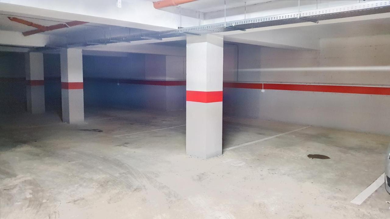 Apartamento Cozy Penthouse In A New Business Building In City Center. Free Private Parking Cluj-Napoca Exterior foto